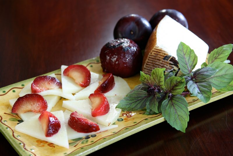 manchego cheese and plums